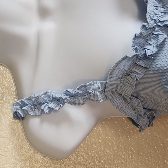 E&M SLEEVELESS RUFFLE CROP TOP SIZE S - Picture 3 of 6